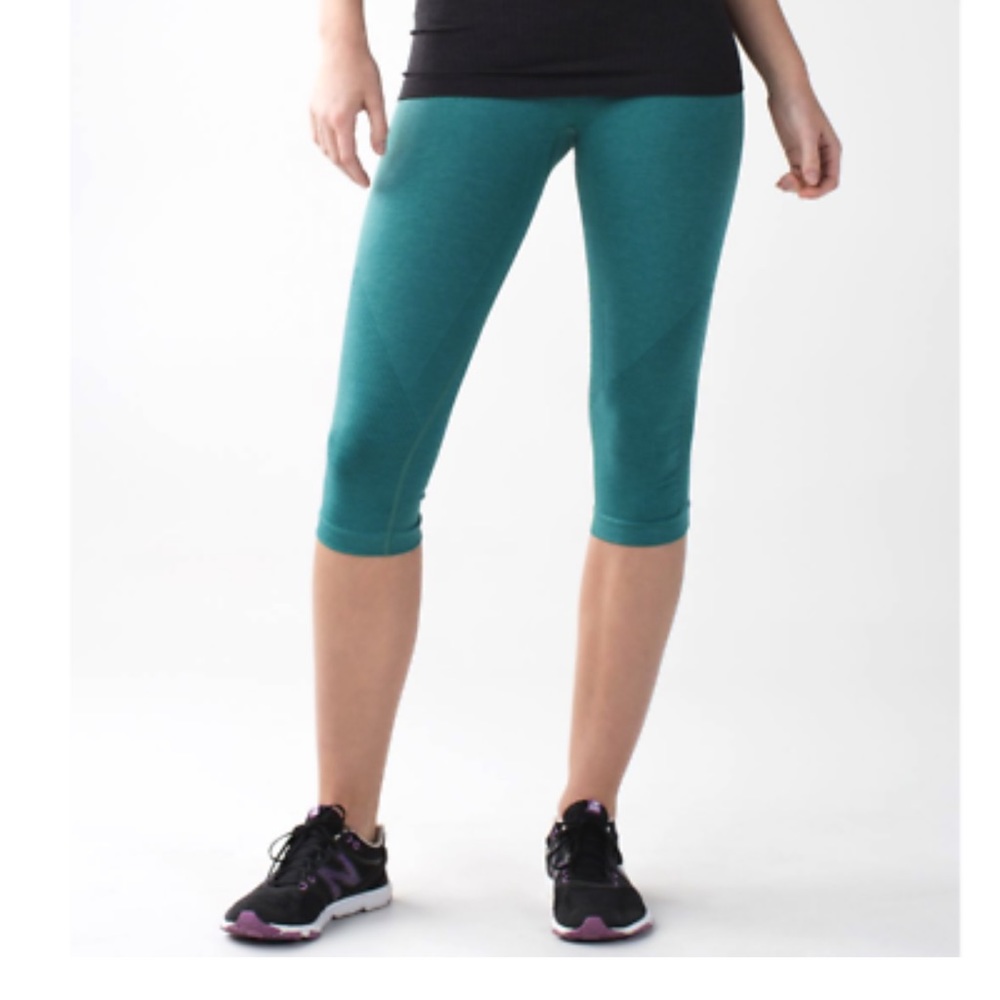 Lululemon in the flow crop leggings